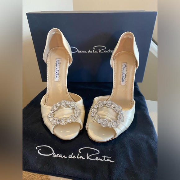 Oscar de la Renta heels pumps - Ivory Satin - Size 5.5 - Picture 4 of 11